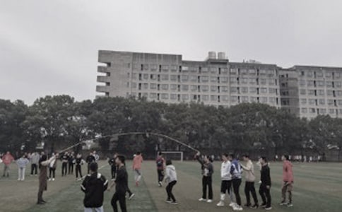 2017关于学校操场标语