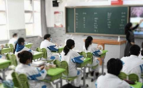 ���ر�����ѧ���´�15ƪ