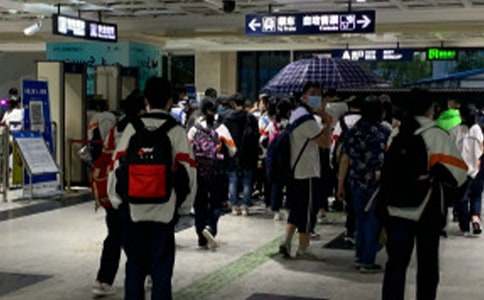 中学生自我介绍优选(15篇)